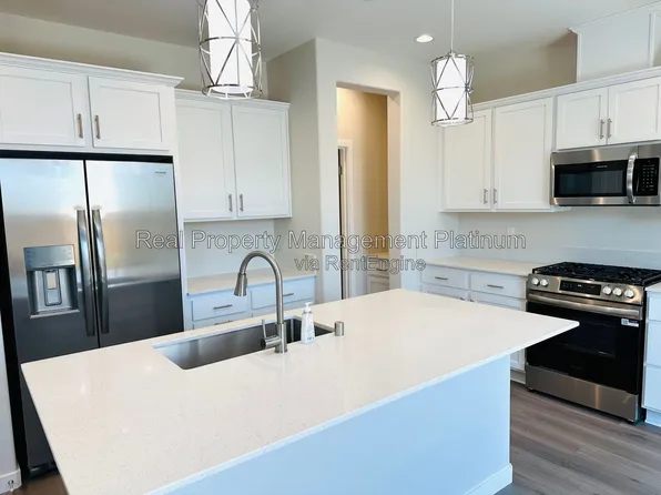 616 Ophelia Ave, Madera, CA 93636