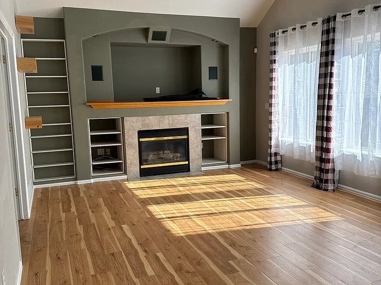 571 Fox Run Cir — Photo 3