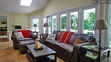 5th image of 90 Sterncrest Dr