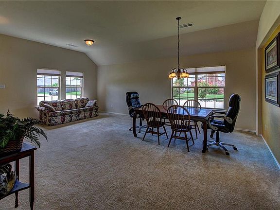 3rd image of 436 Foxcraft Dr