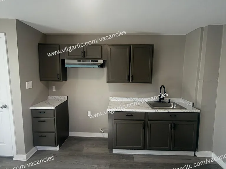 1712 Carolina St — Photo 6