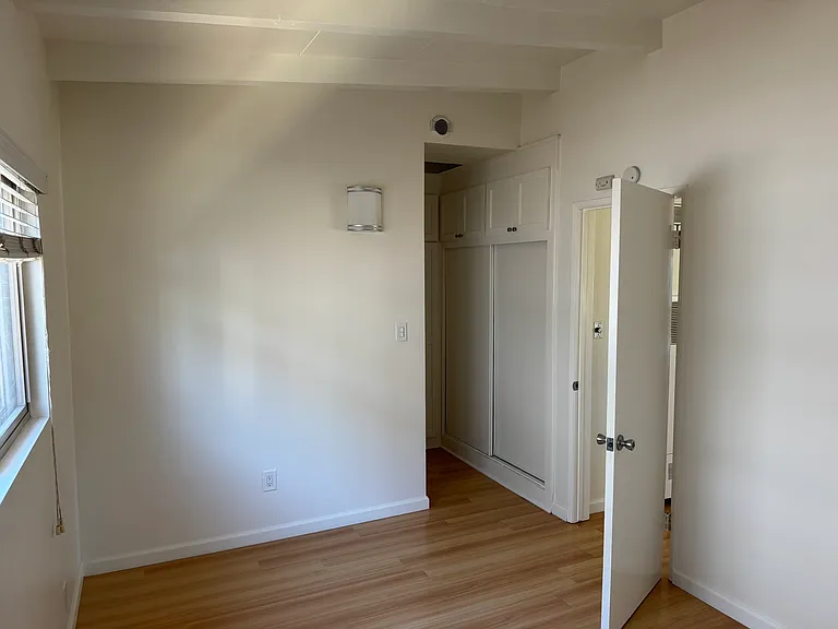 Seabreeze Apartments — Photo 36