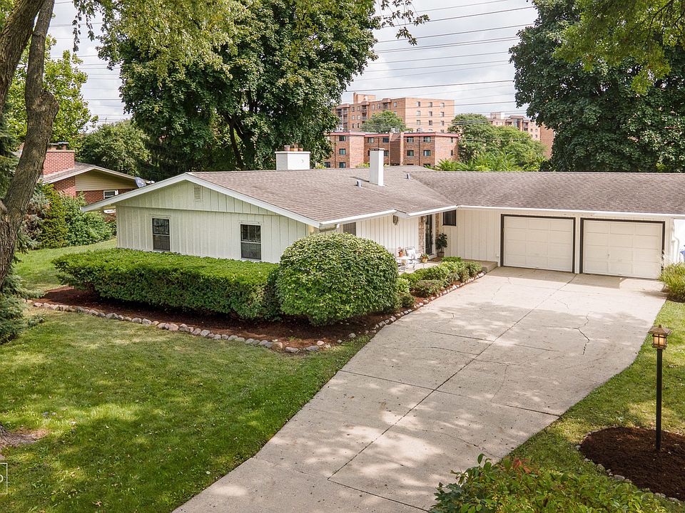1st image of 2835 Briarwood Dr E