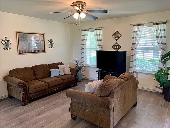 3rd image of 3907 Hollow Cove Ln