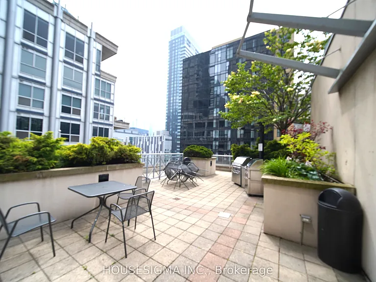 270 Wellington St W #222 — Photo 6
