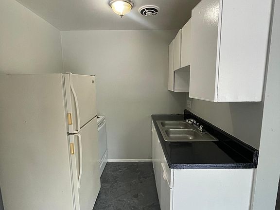 3rd image of 2469 Westwood Northern Blvd #4