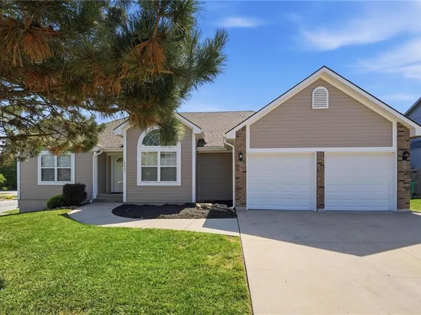 4421 SW Hillside Dr, Lees Summit, MO 64082