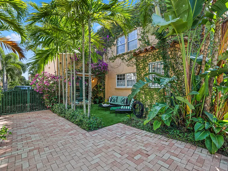 325 Greymon Dr — Photo 38