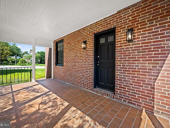 2nd image of 315 E Cold Spring Ln
