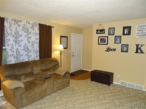 3rd image of 1886 Oakwood Ave