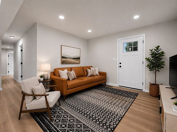 4th image of 204 Ross Dr