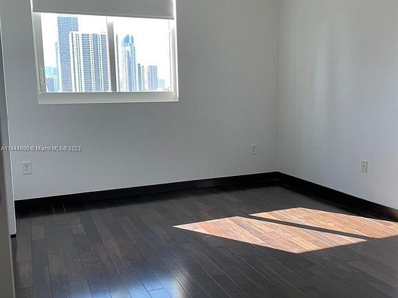 5th image of 275 NE 18th St APT 1206