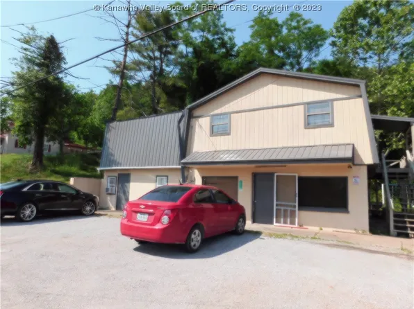 3318 Charleston Rd, Poca, WV 25159