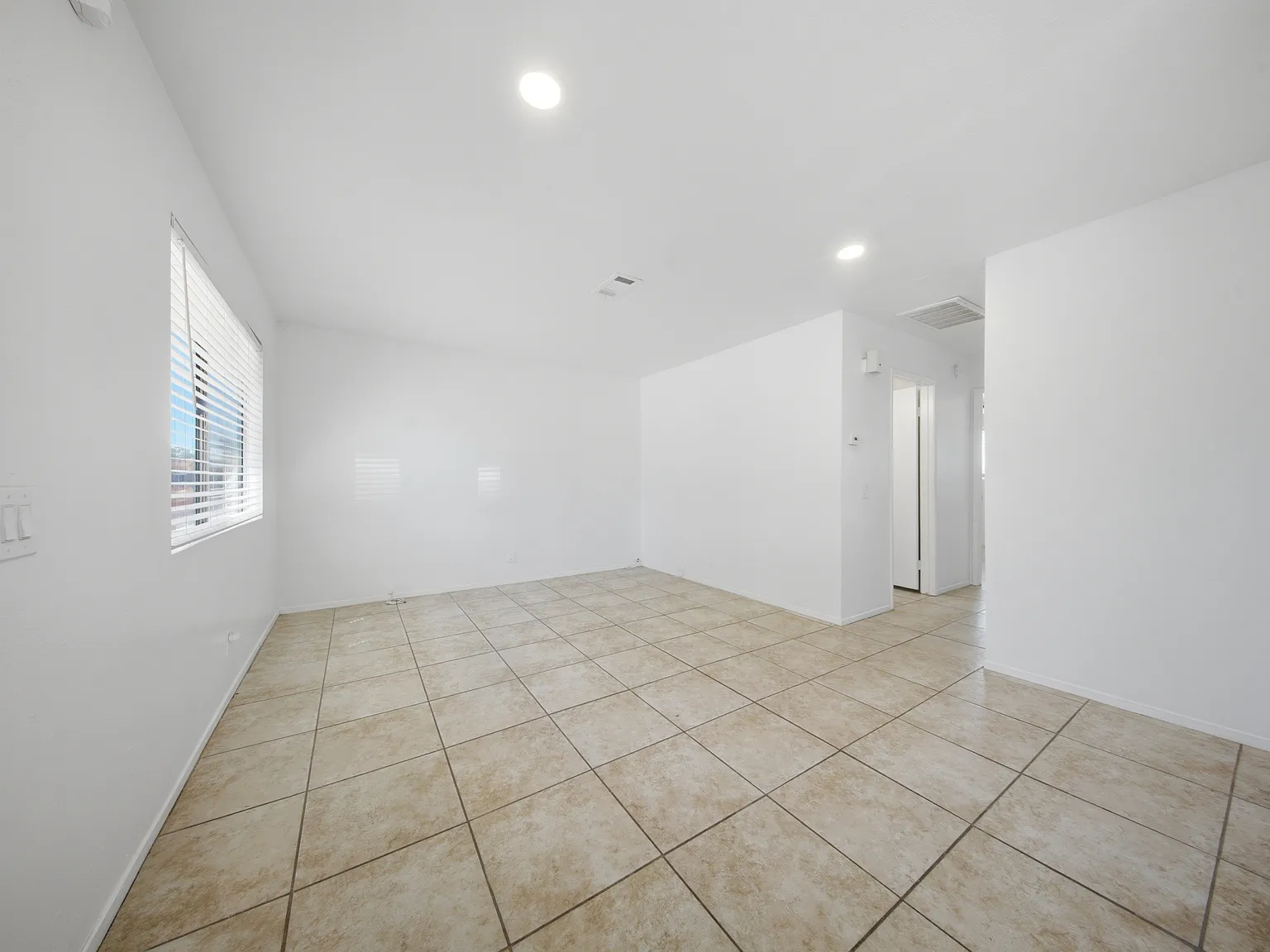 2 bed, 801 sqft, $2,400 — Photo 3