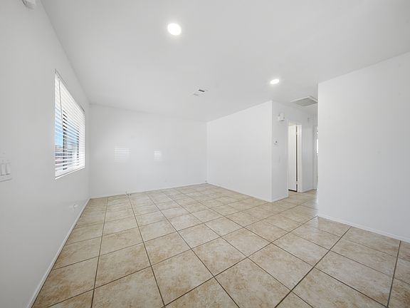 3rd image of 42030 Thornbush Ave