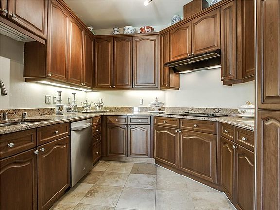 5th image of 3401 Lee Pkwy APT 103