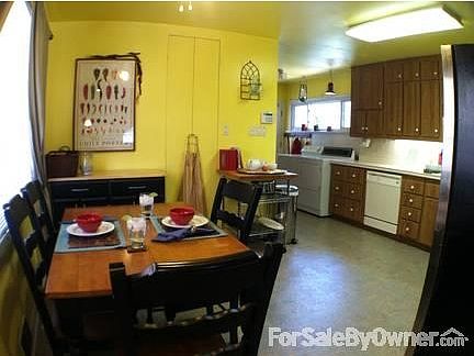 A Kitchen That Is Great For Cooking!
						:
						Cooking, Storage, Entertaining It Has It All!