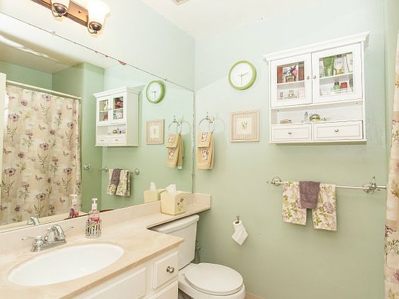 4th image of 24 Crown Cir