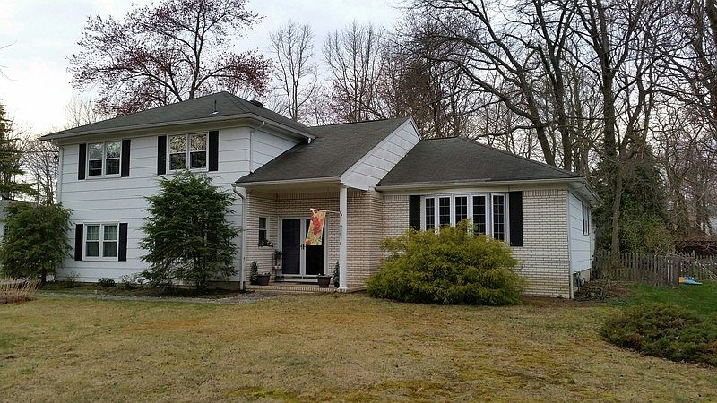 Front view
						:
						Brick face on right side