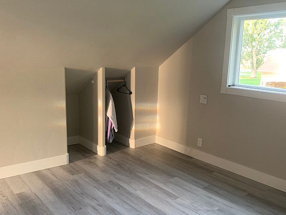 5th image of 207 E 33 N