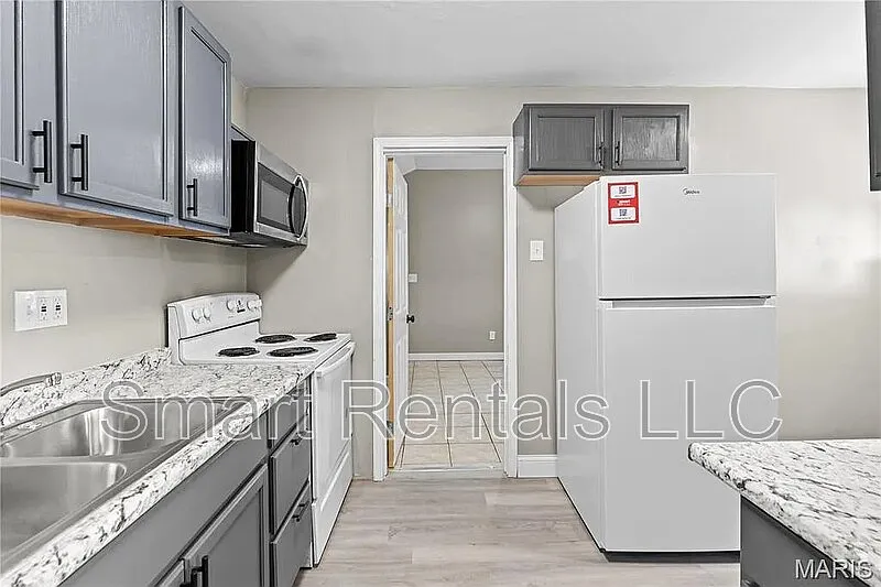 3 bed, 1.0 bath, 972 sqft, $1,399 — Photo 4