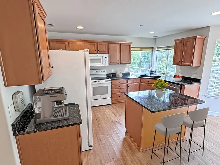 3155 Walker Rd — Photo 6