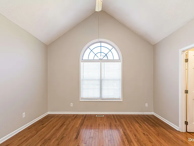 2841 Glastonbury Rd — Photo 12