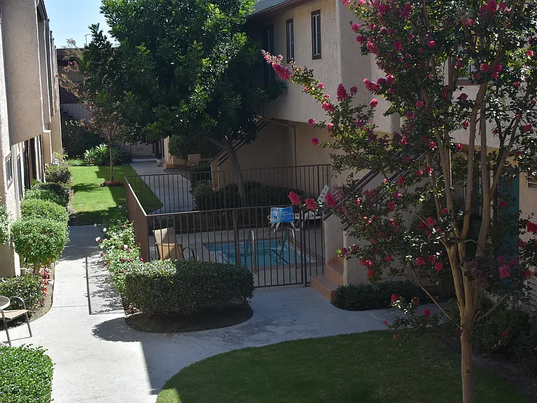 Chapman Villas Apartments — Photo 19