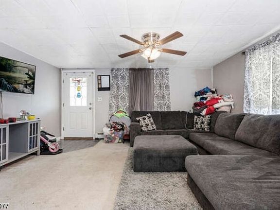 4th image of 24 Flower Ave