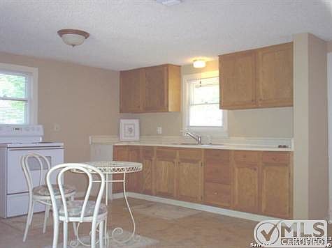 3rd image of 513 S Plant Ave