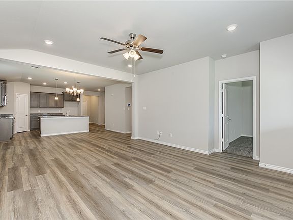 4th image of 2166 Chief St