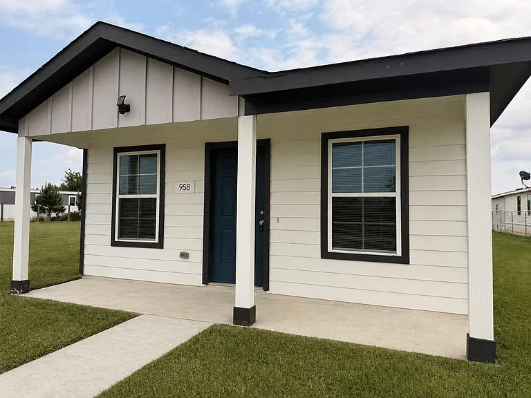 958 Road 5702 — Photo 2