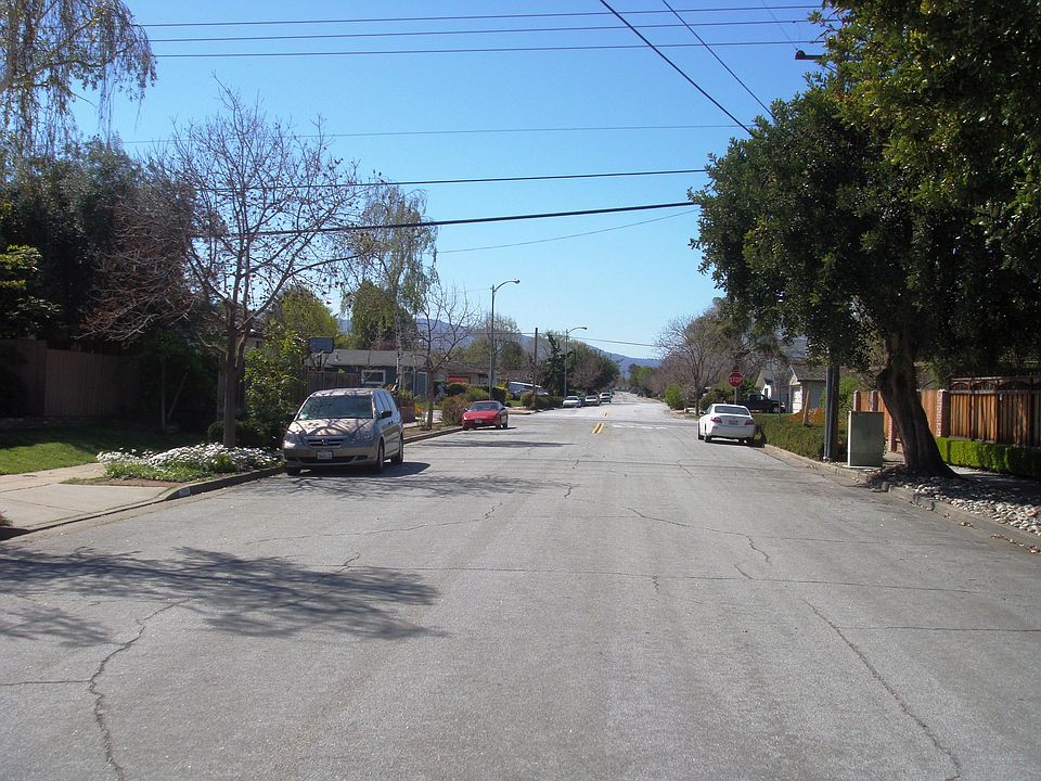 2nd image of 1044 Lorne Way