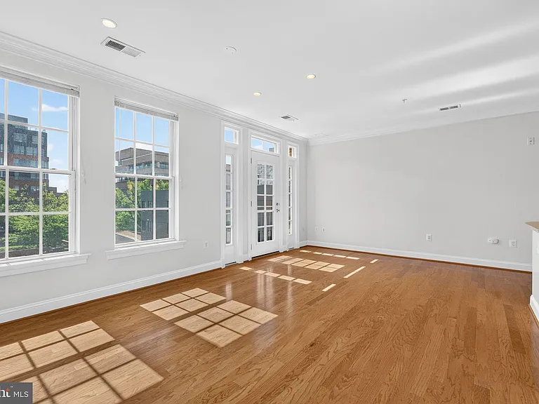 1023 N Royal St #205 — Photo 11