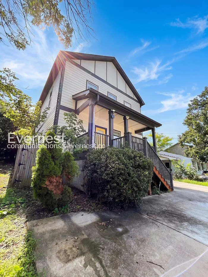 3 bed, 2.5 bath, 1700 sqft, $2,975 — Photo 1