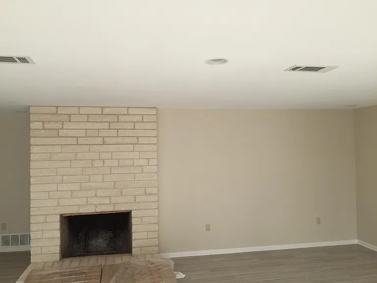 724 Whispering Oaks Dr — Photo 17