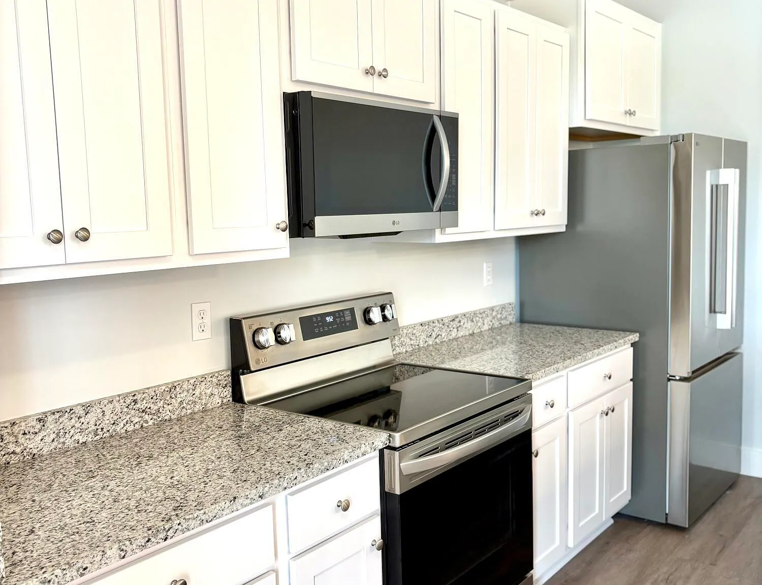 3 bed, 1106 sqft, $1,975 — Photo 4