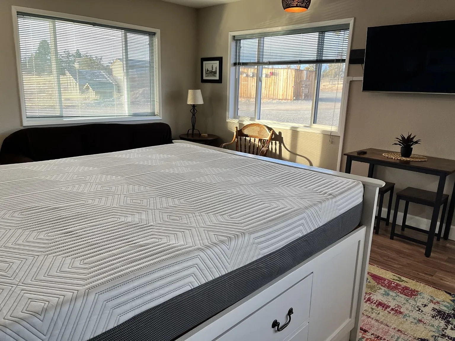 Availble October 1, 2026: Super Sweet Short Term Furnished Studio On 20 Acre Tumalo Ranch — Photo 3