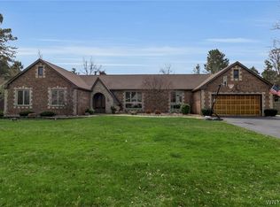 20 Rolling Meadow Ln, East Amherst, NY 14051