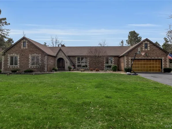 20 Rolling Meadow Ln, East Amherst, NY 14051