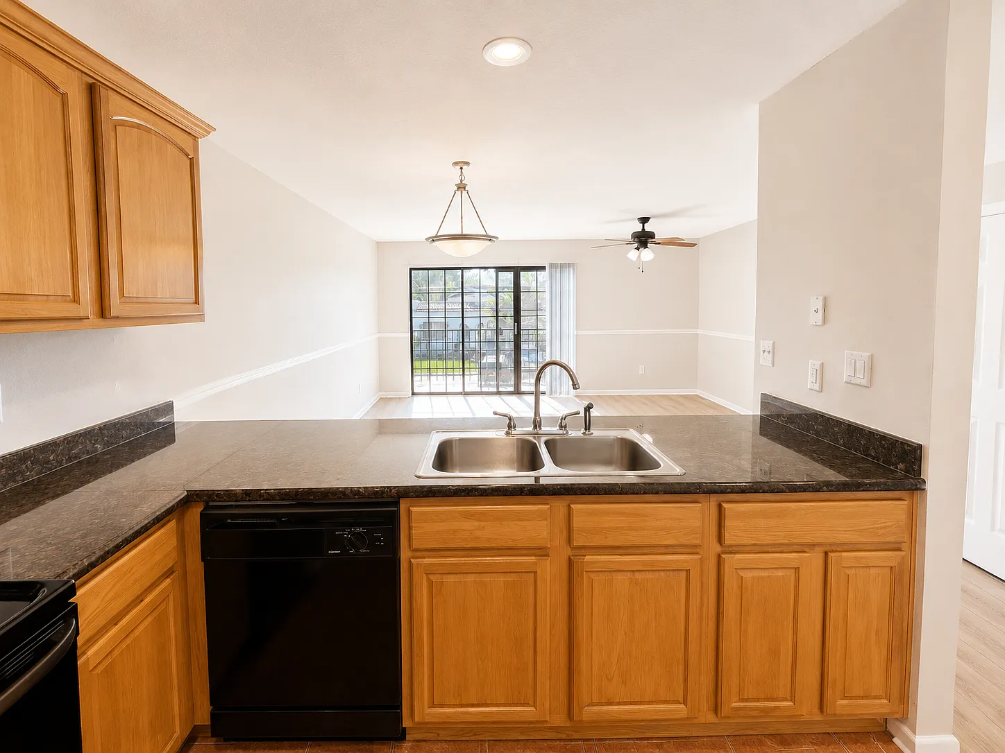 2 bed, 2.5 bath, 1170 sqft, $2,500 — Photo 4