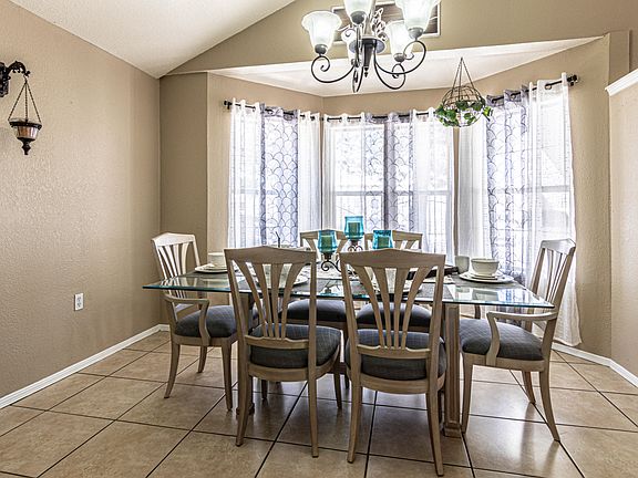 5th image of 112 Zuni Ln