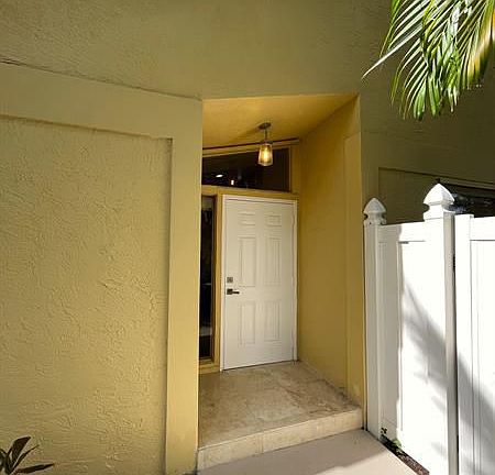 4th image of 2233 Florida Blvd