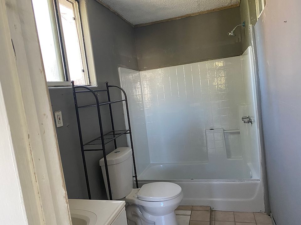 2nd image of 518 N Mayo Ave