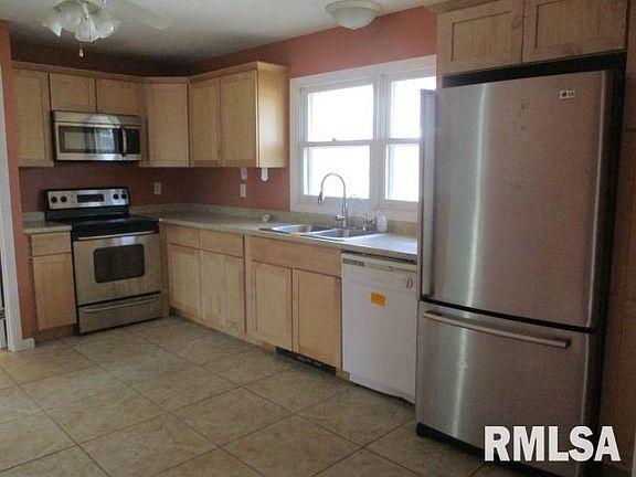 3rd image of 523 Shady Oaks Dr