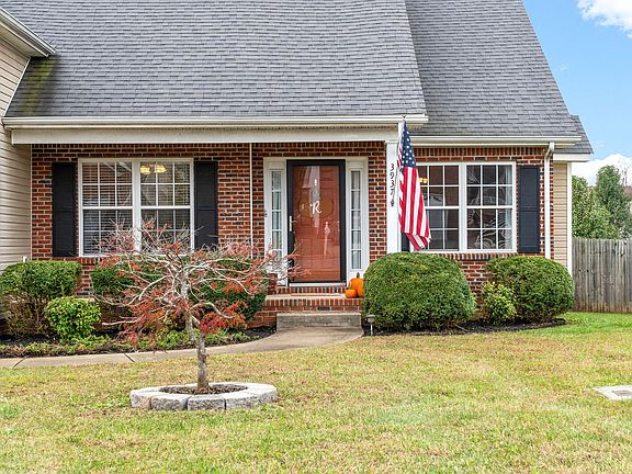 3rd image of 3937 Gaine Dr