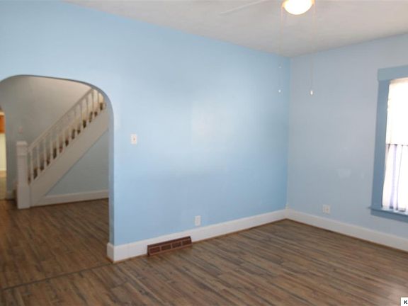 4th image of 302 1/2 W Walnut St