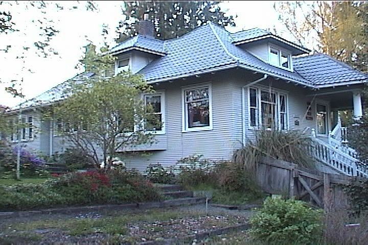 The other picture is the wrong house. Please remove it.