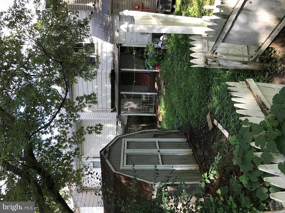 2nd image of 330 Roanoke Dr SE