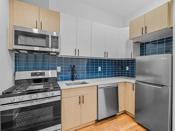3rd image of 584 Myrtle Ave APT 1A